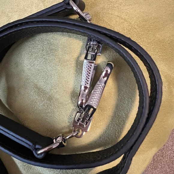 Mulberry Iris - Picture 9 of 12